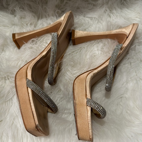 Nude Heels - Picture 2 of 2